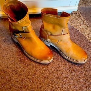 8 1/2 Frye boots. Only worn once. Short Veronica style. Perfect condition.